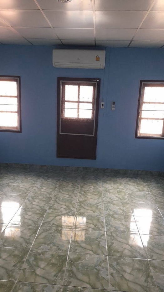 picture Townhouse for rent in a prime location, Pongsirichai 4 Village, Phetkasem 81. - 4/9