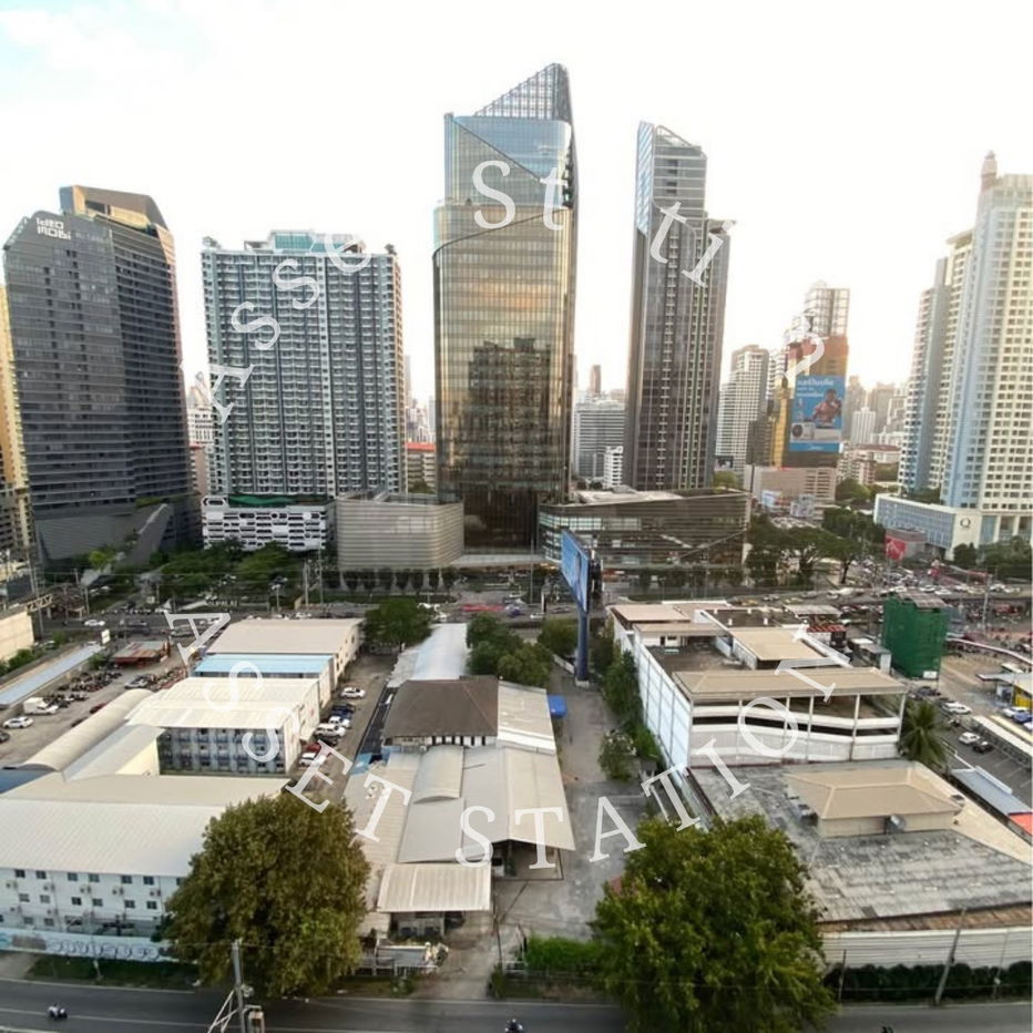 picture ðĒ For Rent: Life Asoke, a highly sought-after condo near Srinakharinwirot University and MRT Phetchaburi Station. - 7/12