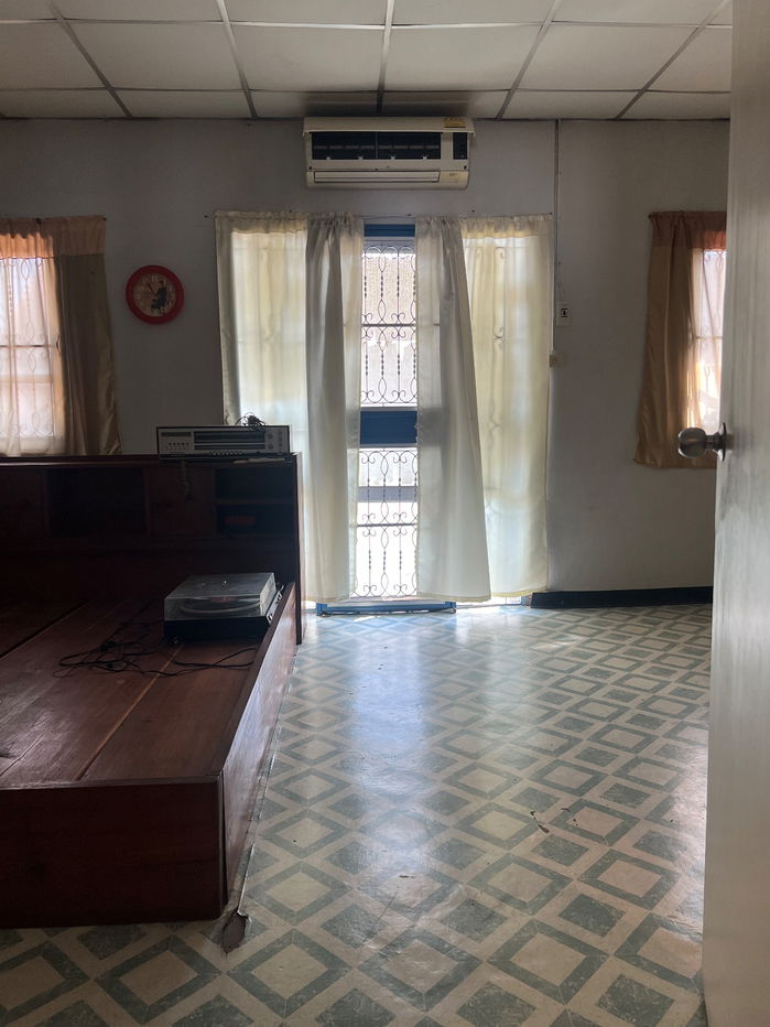picture Two-Story Townhouse, Kanda Rama 2 Village, Samut Sakhon Best price! Worth buying to renovate for personal use or for profit from resale - 16/17