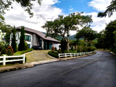 บ้านเดี่ยว นครราชสีมา (โคราช) : ขายบ้านเขาใหญ่ หมูสี ปากช่อง ใกล้อุทยานแห่งชาติเขาใหญ่ บ้านพักตากอากาศใกล้เขา วิวเขาสวย ที่ดิน 1.5 ไร่ ในโครงการบนถนนธนะรัชต์ ติดอุทยาน 0879074045