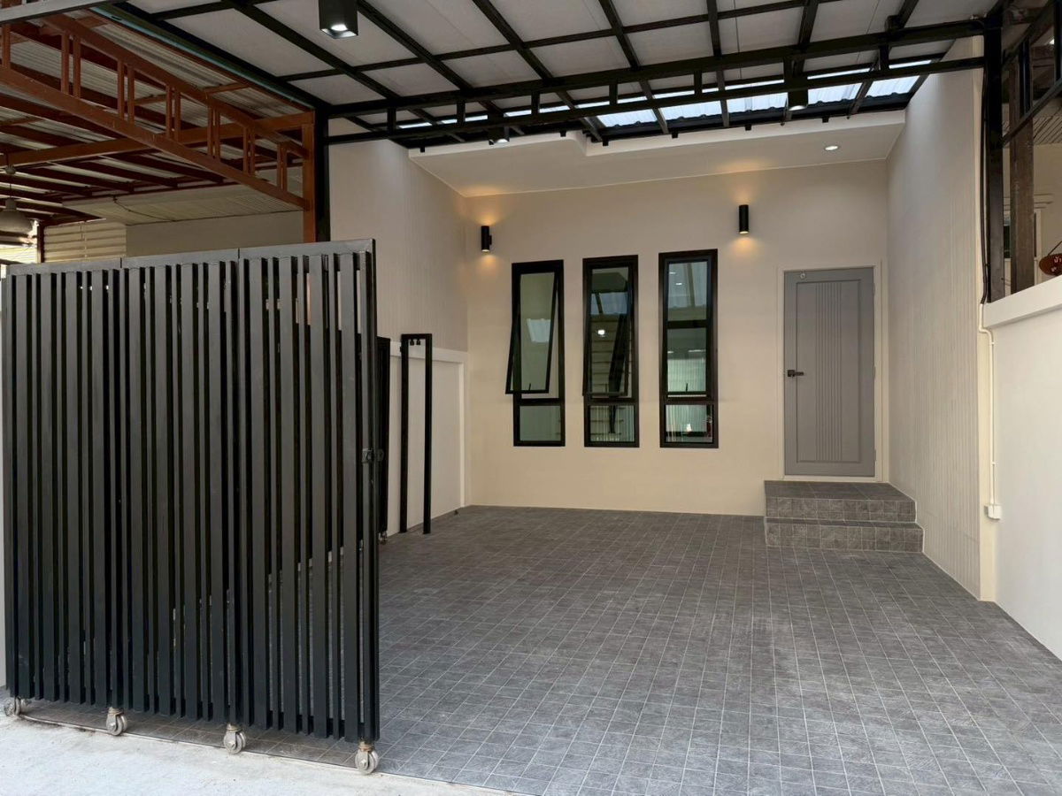 picture S958 ❤️ Bargain! 3-story split-level townhome — Soi Nak Niwas 37 (Chokchai 4), near MRT Ladprao. Only 4.49 M THB. Special offer: Free transfer fees. - 3/33