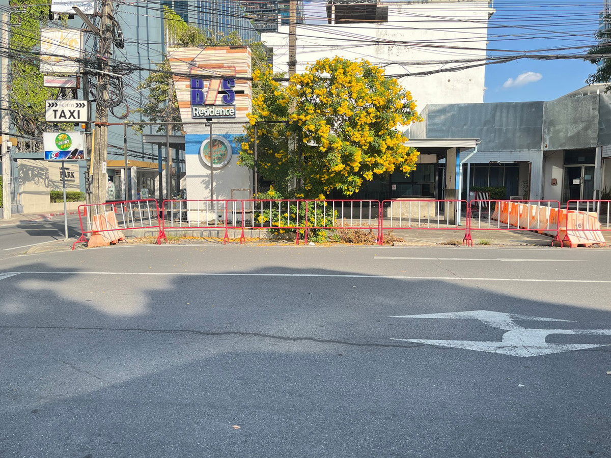 picture WS6062 ð·ïļ Corner plot of land for rent, 80 sq.wa. â Vibhavadi Rangsit 3, near BTS/MRT + parking lot for over 100 cars. Only 120,000 baht/month. - 2/14