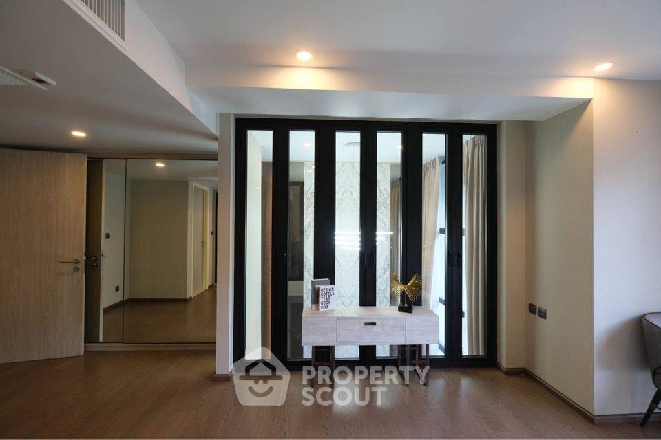 picture 2-BR Condo at Na Vara Residence near BTS Chit Lom (ID 567553) - 2/12