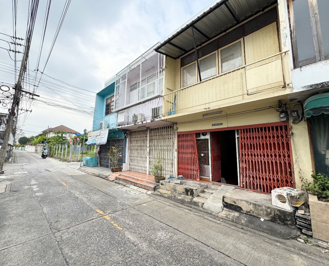 รูป ขายตึกแถว 2 ชั้น 9 ตร.วา จรัญสนิทวงศ์ 69 ห่าง MRT สิรินธร 750 เมตร 1.8 ล้านบาท - รูปที่ 2/11