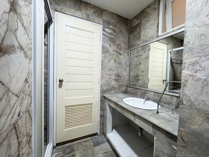 5-bed townhouse for sale, 300 sqm, 31.5 sq wah, Varathorn Ville Pattanakarn 44