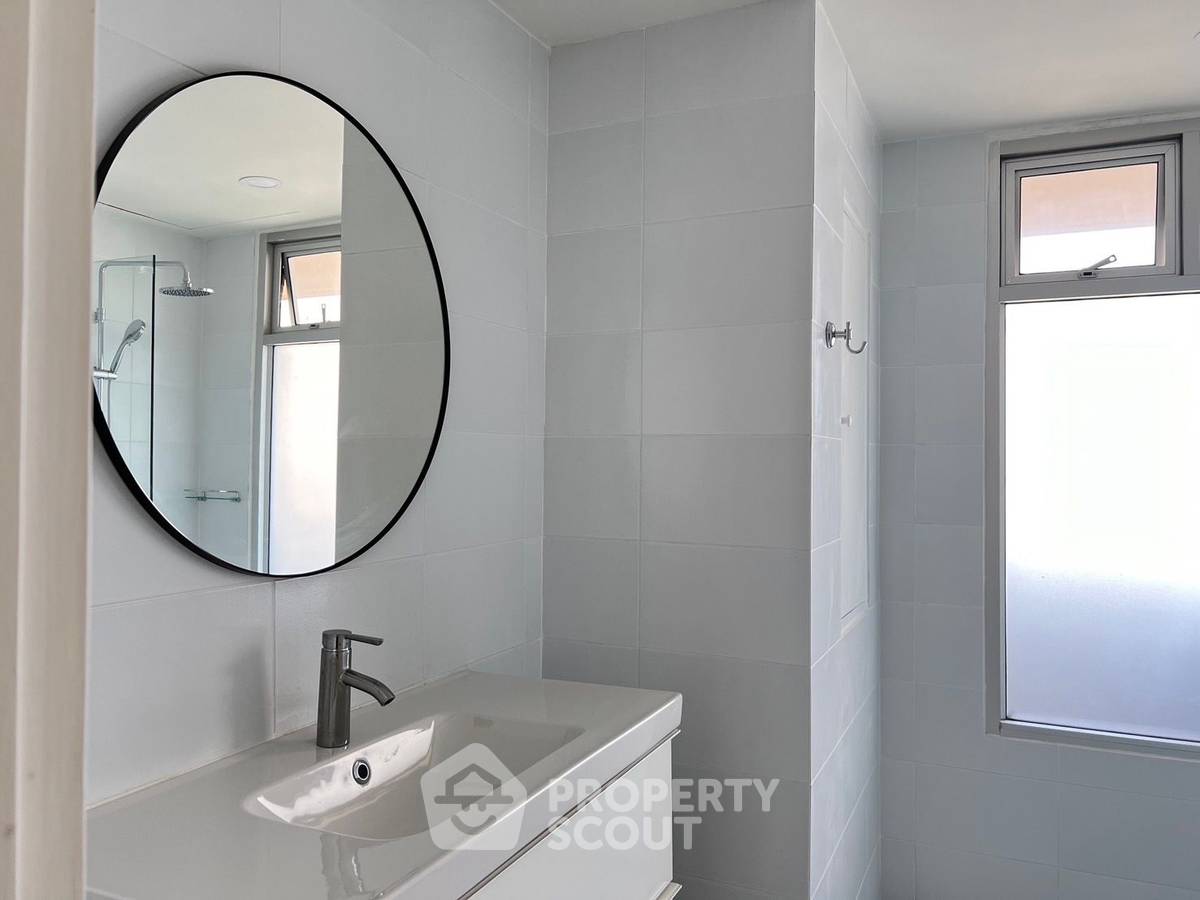 picture 2-BR Condo at Newton Tower Condominium near BTS Nana (ID 2473547) - 18/18