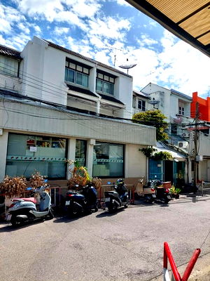 ทาวน์โฮม กรุงเทพมหานคร : ขายทาวน์เฮ้าส์ 3 ชั้น 75 ตร.ว. 500 ตร.ม. อยู่ในบริษัทการบินไทย สำนักงานใหญ่ ย่านวิภาวดีรังสิต จตุจักร เหมาะแก่การ ทำธุรกิจ ราคาถูกมาก