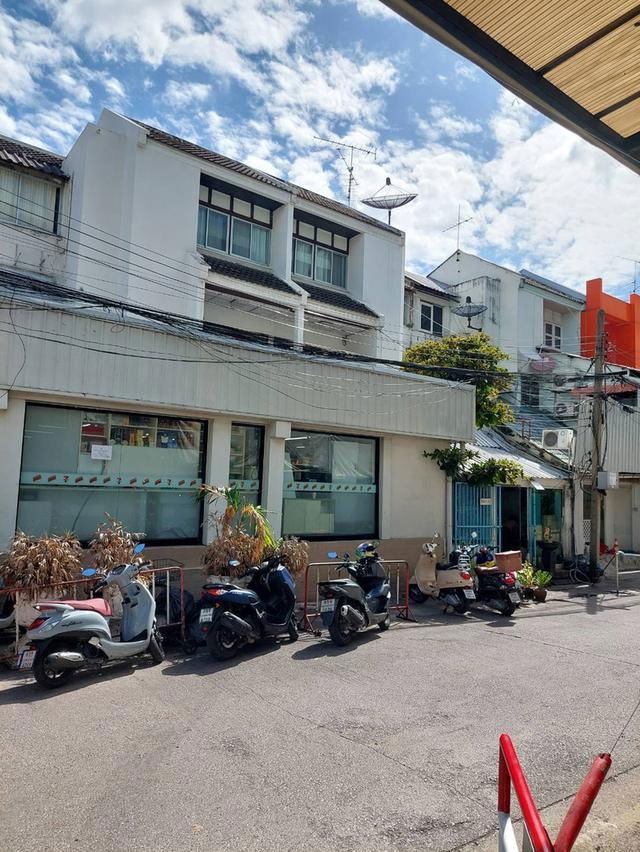 รูป ขายทาวน์เฮ้าส์ 3 ชั้น 75 ตร.ว. 500 ตร.ม. อยู่ในบริษัทการบินไทย สำนักงานใหญ่ ย่านวิภาวดีรังสิต จตุจักร เหมาะแก่การ ทำธุรกิจ ราคาถูกมาก - รูปที่ 1/10
