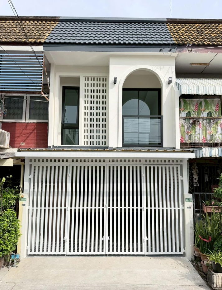 picture S959 🏠 For Sale: 2-story townhouse in a great location, Soi Senanikom 1, near Major Ratchayothin. Selling price: only 4.29 million baht. - 1/46