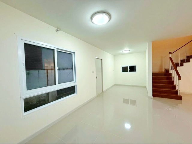 รูป บิ๊กซี หทัยราษฎร์ 3.2 กม. หทัยราษฎร์ 37-39 ให้เช่า บ้านเดี่ยว 2 ชั้น 50 ตร.วา. 200 ตร.ม. ตลาดหทัยมิตร 3.2 กม. 3 นอนรร.นานาชาติเกวลี 1.4 กม. - รูปที่ 5/8