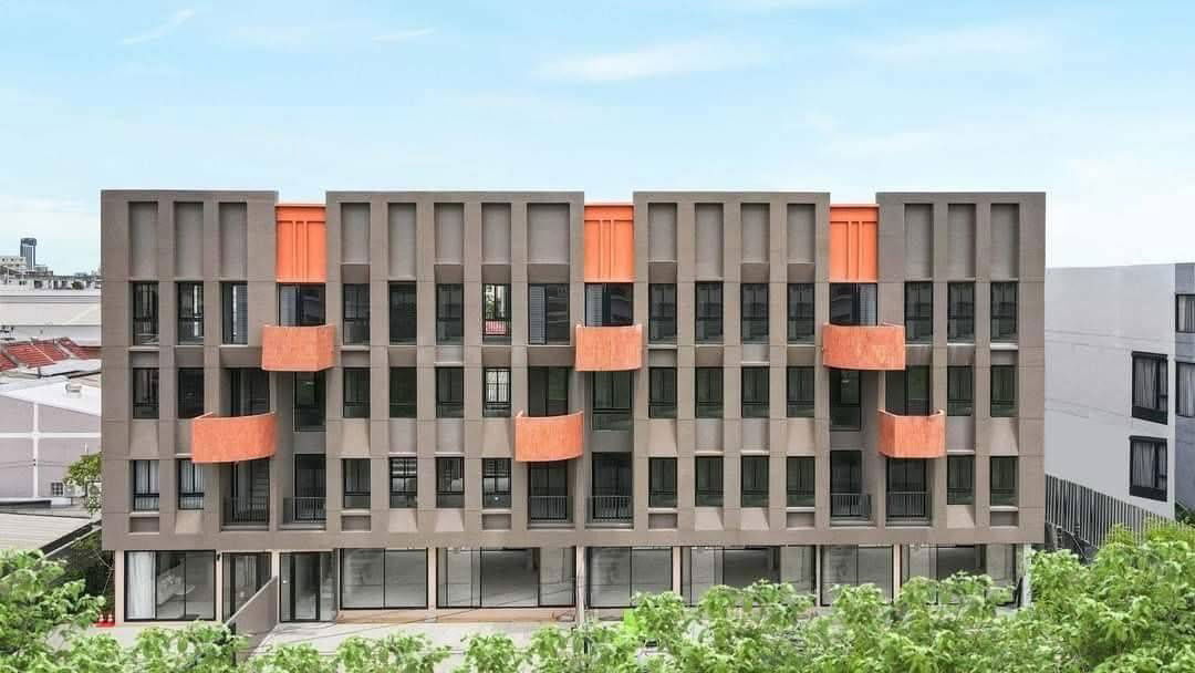 รูป ให้เช่า 𝐁𝐑𝐈𝐓𝐓𝐎𝐍 𝐋𝐚𝐝𝐩𝐫𝐚𝐨 𝟒𝟏 โฮมออฟฟิศสวยสไตล์อังกฤษ มี2สองตึกว่างพร้อมอยู่ค่ะ🌿💫 - รูปที่ 1/22