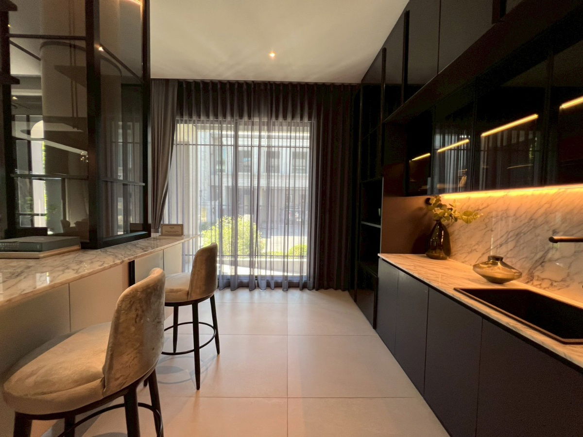 picture A luxurious two-story mansion in the GRAND BANGKOK BOULEVARD State BANGNA project offers you relaxation and tranquility. - 10/13