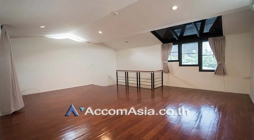 รูป 🔼🔽 AccomA 📩 Renovated house with garden and charming wood interiors (40181) - รูปที่ 12/17