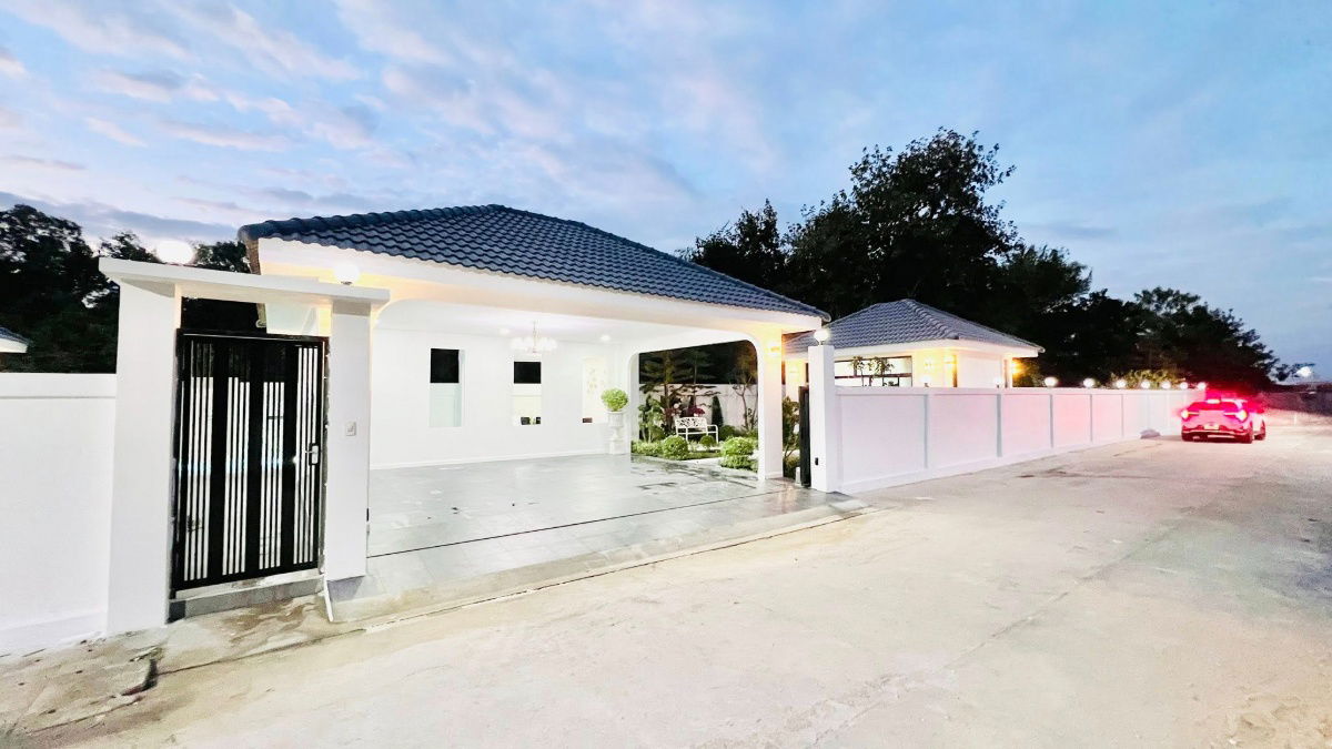 รูป ขายบ้านพัทยา 4 ห้องนอน ทำเลหนองไม้แก่น พร้อมสระว่ายน้ำส่วนตัว ตกแต่งบิวท์อินทั้งหลัง - รูปที่ 1/44