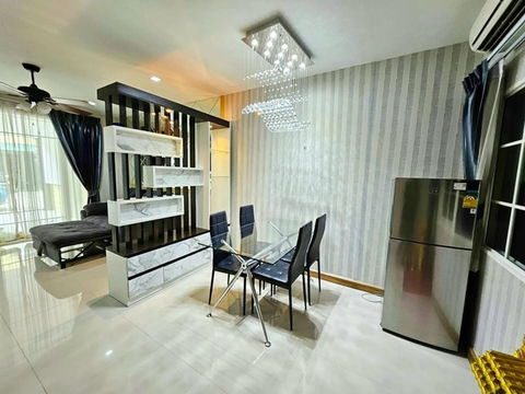 สุขสวัสดิ์-พุทธบูชา โลตัส ประชาอุทิศ ให้เช่าทาวน์เฮ้าส์สุดหรู 2 ชั้น 4นอน 3 น้ำ 22 ตร.วา. 180 ตร.ม.. จัดเต็มเฟอร์ฯ ตลาดสดสมศรี 600 ม.