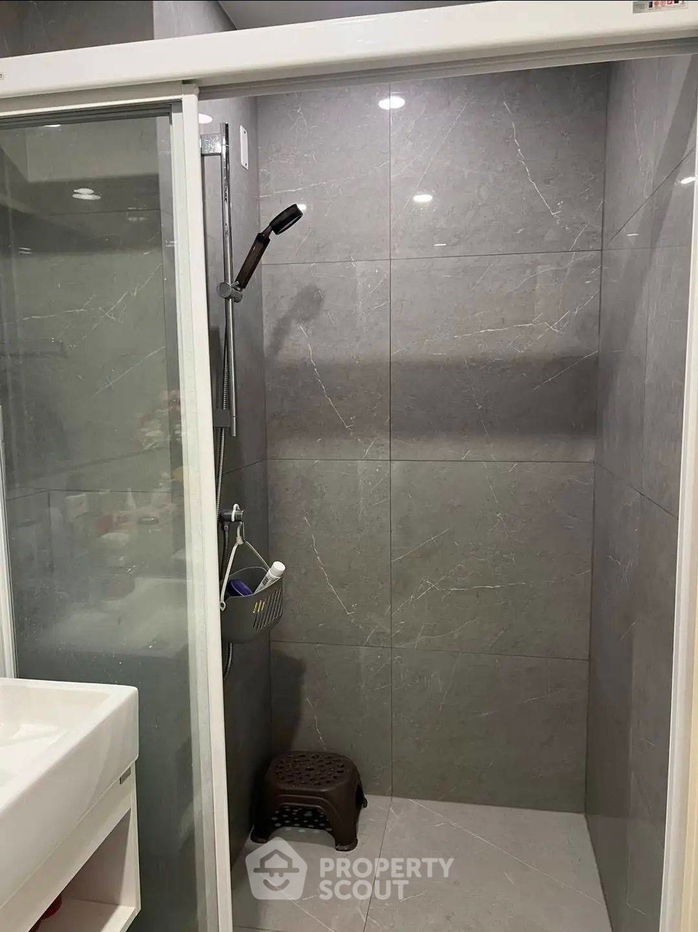 picture 1-BR Condo at Blue Phahonyothin 35 near BTS Ratchayothin (ID 2474495) - 7/9