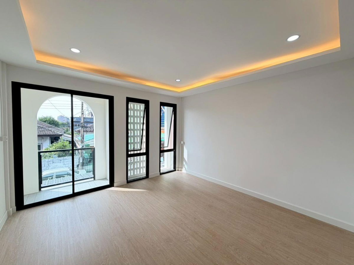 picture S959 🏠 For Sale: 2-story townhouse in a great location, Soi Senanikom 1, near Major Ratchayothin. Selling price: only 4.29 million baht. - 43/46