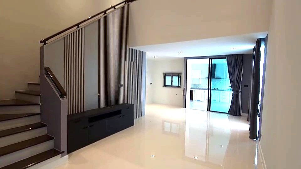 picture Home office for sale, Vibhavadi 64. 3.5-story home office with land (57.7 sq.wa). Beautifully renovated and ready to move in. - 9/19