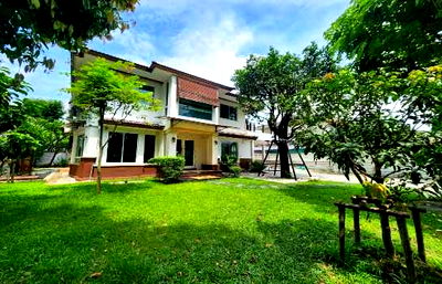 เช่าบ้านเดี่ยว วิทยาลัยศิลปหัตถกรรมกรุงเทพ : ให้ เช่าบ้านเดี่ยว บ้านลาดพร้าว 200 ตร.ว 3 นอน 4 น้ำ + 1 ห้องแม่บ้าน พร้อมเฟอร์