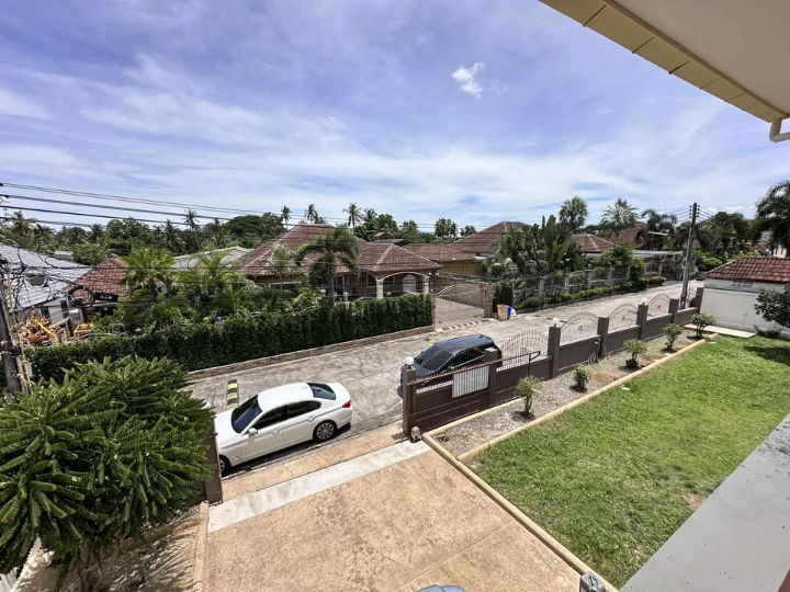 picture Large Pool Villa in Pattaya for Sale in Pattaya near HIGATE International school - 31/32