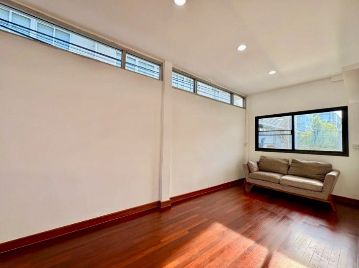 รูป ให้เช่า บ้านสวย บ้านเดี่ยว โฮมออฟฟิต 2 ชั้น 52 ตรว. พร้อมอยู่ ถ.พัฒนาการ ซอย 39 (ม.ปรีชา 1) 4นอน 3น้ำ ราคาพิเศษ - รูปที่ 9/15