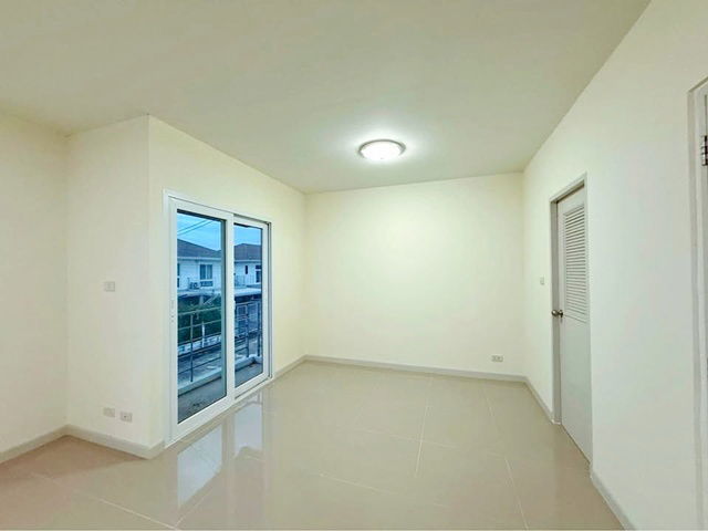 รูป บิ๊กซี หทัยราษฎร์ 3.2 กม. หทัยราษฎร์ 37-39 ให้เช่า บ้านเดี่ยว 2 ชั้น 50 ตร.วา. 200 ตร.ม. ตลาดหทัยมิตร 3.2 กม. 3 นอนรร.นานาชาติเกวลี 1.4 กม. - รูปที่ 8/8