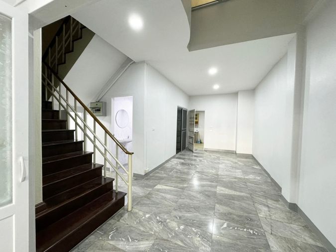 5-bed townhouse for sale, 300 sqm, 31.5 sq wah, Varathorn Ville Pattanakarn 44