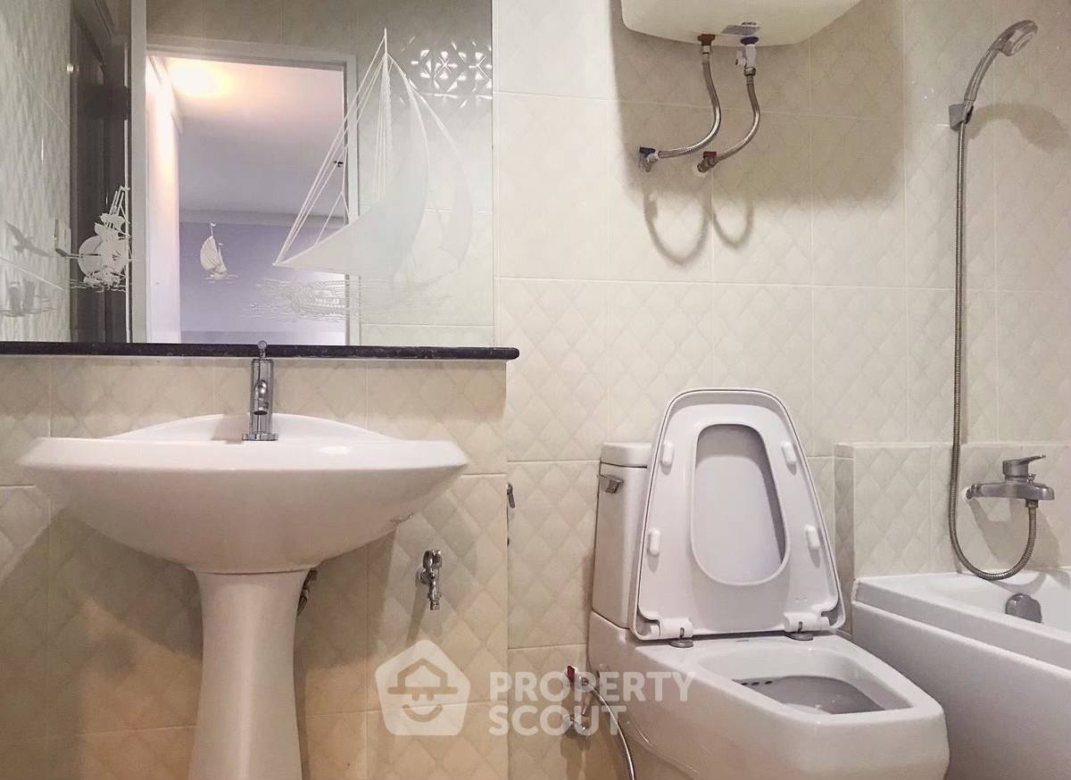 picture 2-BR Condo at The Waterford Diamond Tower Sukhumvit near BTS Phrom Phong (ID 1539979) - 10/11