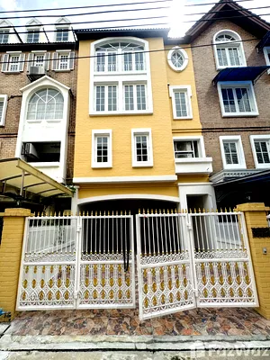 Houses for sale Rajamangala University of Technology Krungthep : Premium Renovated Home in Exclusive Yenakart Area 5925285
