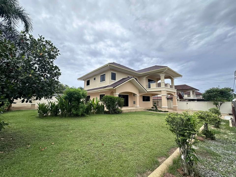 picture Large Pool Villa in Pattaya for Sale in Pattaya near HIGATE International school - 1/32