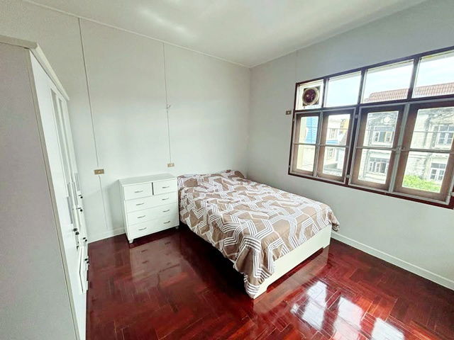 รูป MRT คลองกลันตัน 1.4 กม. อ่อนนุช 37-41 5นอน ให้เช่าบ้าน3 ชั้น ใหม่ สภาพดี ศรีนครินทร์22-26 หรูหรา 5น้ำ ธัญญะ พาร์ค 1.5 กม. - รูปที่ 4/8