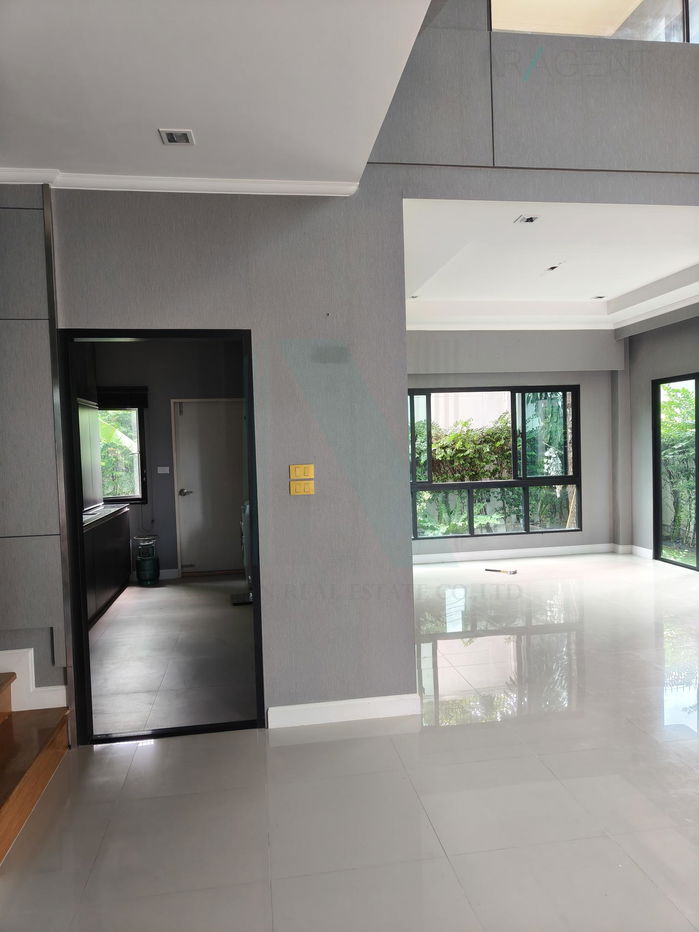 picture ð For Sell House SUPALAI ESSENCE LADPRAO 3-story 6 bedroom 5 bathroom - 3/8