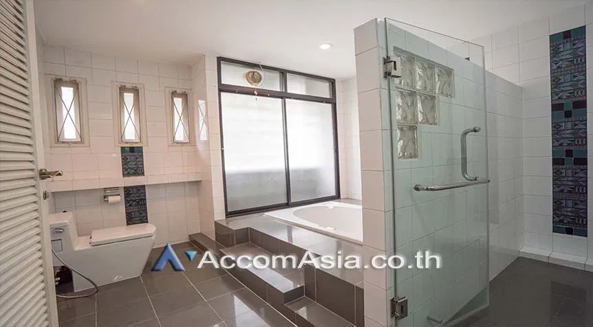 รูป 🔼🔽 AccomA 📩 Renovated house with garden and charming wood interiors (40181) - รูปที่ 16/17