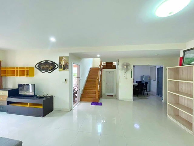 รูป ให้เช่าบ้านเดี่ยว 2 ชั้นกว้างใหญ่ 60ตร.วา. จตุโชติ 15-21 ตลาดเคหะออเงิน 1.3 กม. รพ.สายไหม 2.8 กม. BTS คูคต 5.4 กม. 3-4นอน 2 น้ำ เฟอร์ฯครบ - รูปที่ 3/8