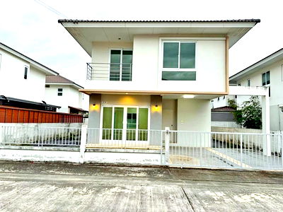 เช่าบ้านเดี่ยว เขตคลองสามวา : บิ๊กซี หทัยราษฎร์ 3.2 กม. หทัยราษฎร์ 37-39 ให้เช่า บ้านเดี่ยว 2 ชั้น 50 ตร.วา. 200 ตร.ม. ตลาดหทัยมิตร 3.2 กม. 3 นอนรร.นานาชาติเกวลี 1.4 กม.