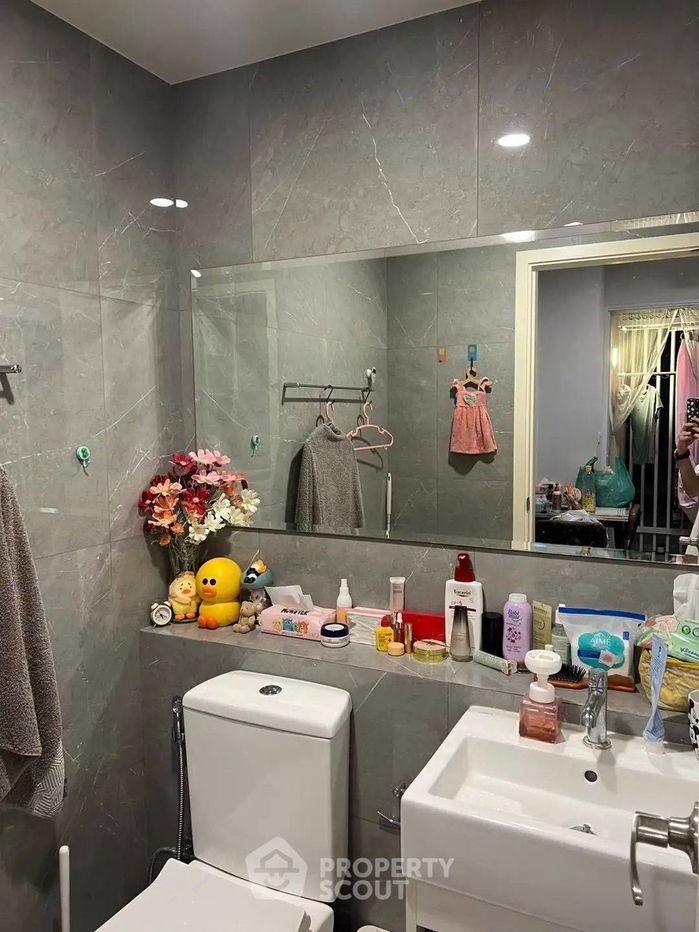 picture 1-BR Condo at Blue Phahonyothin 35 near BTS Ratchayothin (ID 2474495) - 4/9