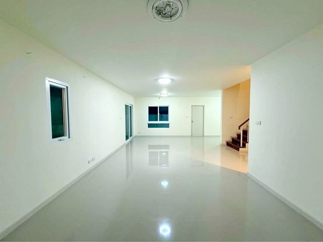 รูป บิ๊กซี หทัยราษฎร์ 3.2 กม. หทัยราษฎร์ 37-39 ให้เช่า บ้านเดี่ยว 2 ชั้น 50 ตร.วา. 200 ตร.ม. ตลาดหทัยมิตร 3.2 กม. 3 นอนรร.นานาชาติเกวลี 1.4 กม. - รูปที่ 2/8