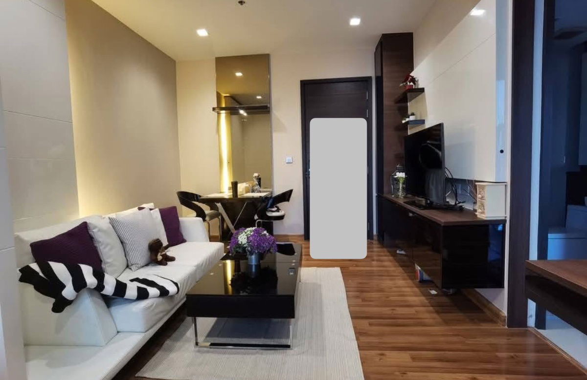 picture Ivy Ampio - 1/8