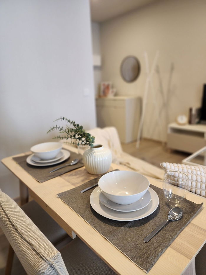 picture Ready to move in new unit available - 4/13