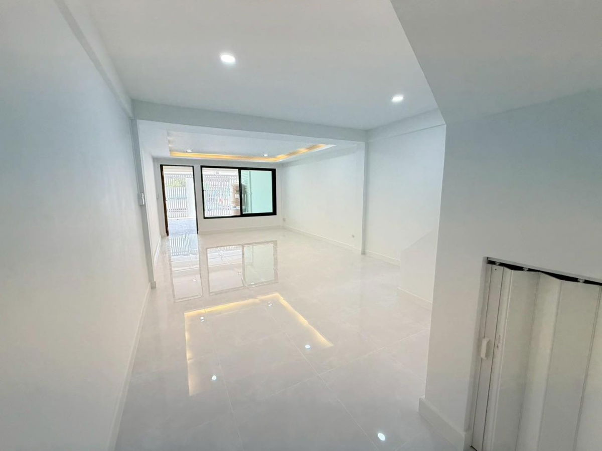 picture S959 🏠 For Sale: 2-story townhouse in a great location, Soi Senanikom 1, near Major Ratchayothin. Selling price: only 4.29 million baht. - 26/46