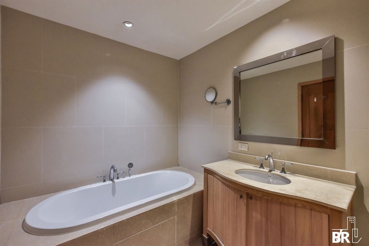 picture  The Empire Place ⭐ Beautiful Fully-Furnished Unit ⭐ Near BTS Chong Nonsi  - 10/11