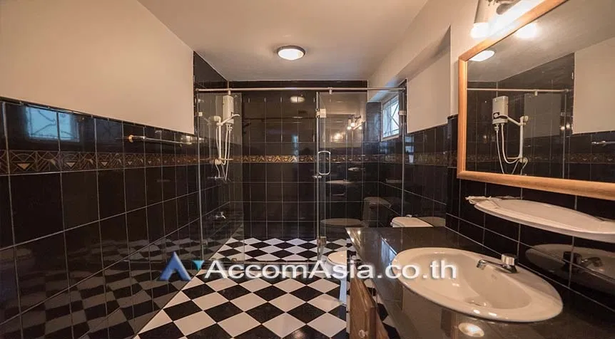 รูป 🔼🔽 AccomA 📩 Renovated house with garden and charming wood interiors (40181) - รูปที่ 15/17