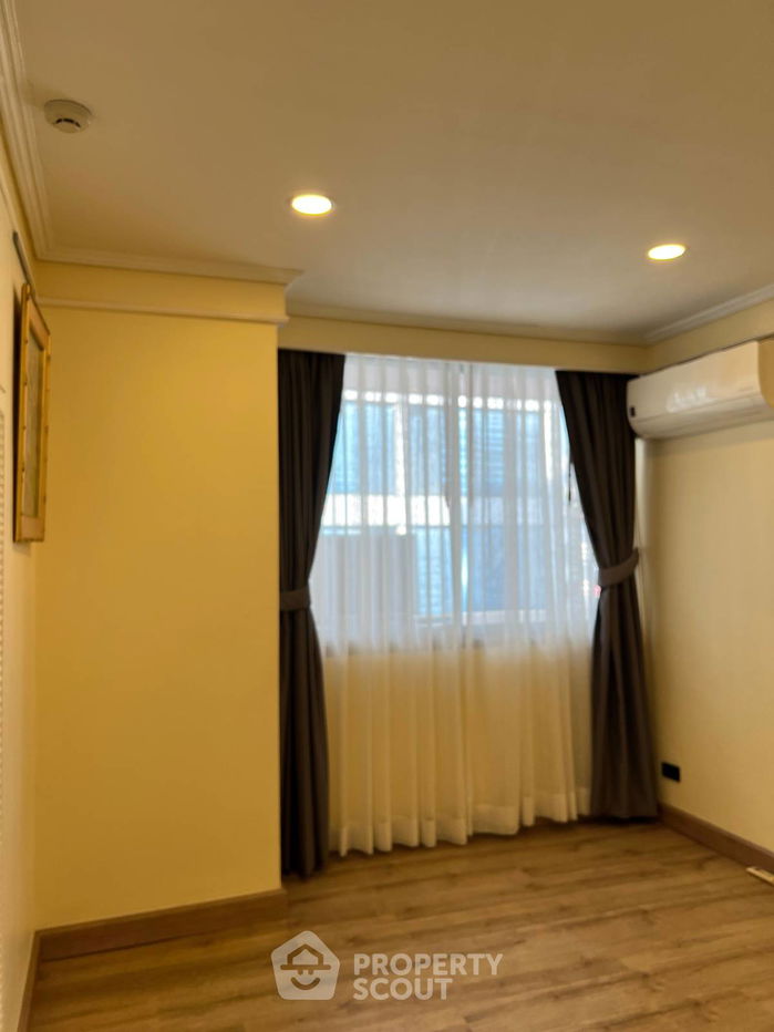 picture 2-BR Condo at Newton Tower Condominium near BTS Nana (ID 2473547) - 11/18