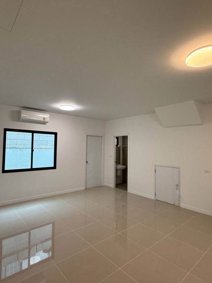 รูป ทาวน์โฮม เดอะ คอนเนค วงแหวน-พระราม 9 The Connect Wongwaen-Rama 9 เข้า-ออกได้หลายเส้นทาง ใกล้ทางด่วนศรีรัช (พระราม 9) - รูปที่ 7/29