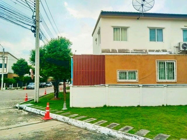 รูป สุขสวัสดิ์ พระราม3 ม.ให้เช่าทาวน์โฮมหลังมุม 34 ตร.วา. 270 ตร.ม. 2 น้ำ พระจอมเกล้าธนบุรี 1.8 กม. 3 นอน ถูกสุดๆ - รูปที่ 2/8