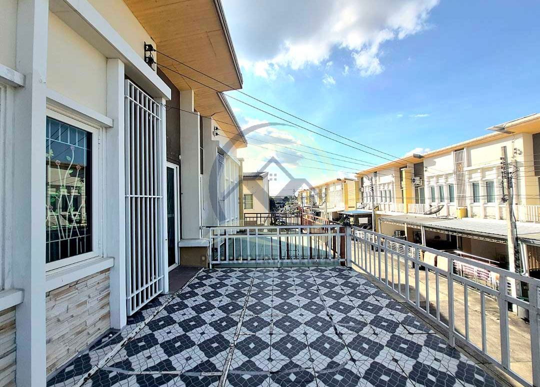 รูป ทาวน์โฮม 2 ชั้น ต่อเติมระเบียง ราคาสุดพิเศษ : โครงการโกลเด้นทาวน์ รามคำแหง-วงแหวน - รูปที่ 15/28