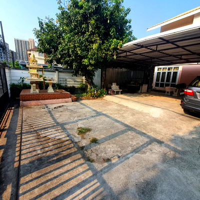 Houses for rent สะพานควาย : For rent Single house 4 bed 3 bath at Soi Intamara21