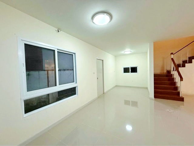 รูป บิ๊กซี หทัยราษฎร์ 3.2 กม. หทัยราษฎร์ 37-39 ให้เช่า บ้านเดี่ยว 2 ชั้น 50 ตร.วา. 200 ตร.ม. ตลาดหทัยมิตร 3.2 กม. 3 นอนรร.นานาชาติเกวลี 1.4 กม. - รูปที่ 5/8