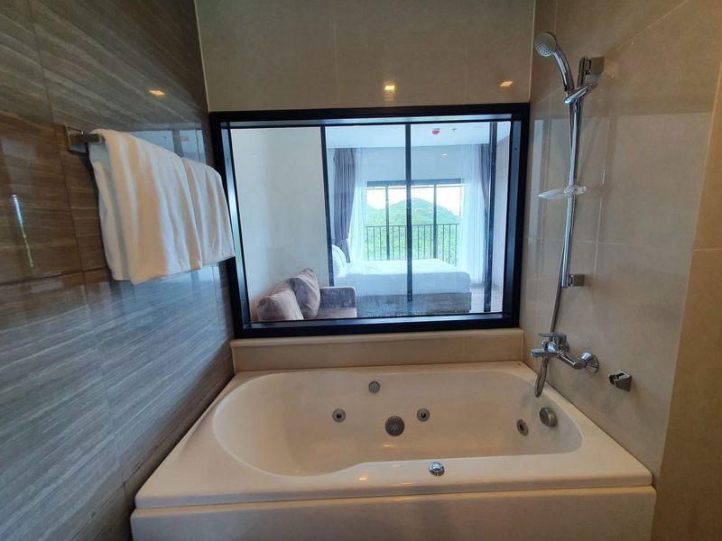 picture Luxury ready-to-move-in condo, Knightsbridge The Ocean Sriracha, near Laem Chabang Industrial Estate. - 8/14