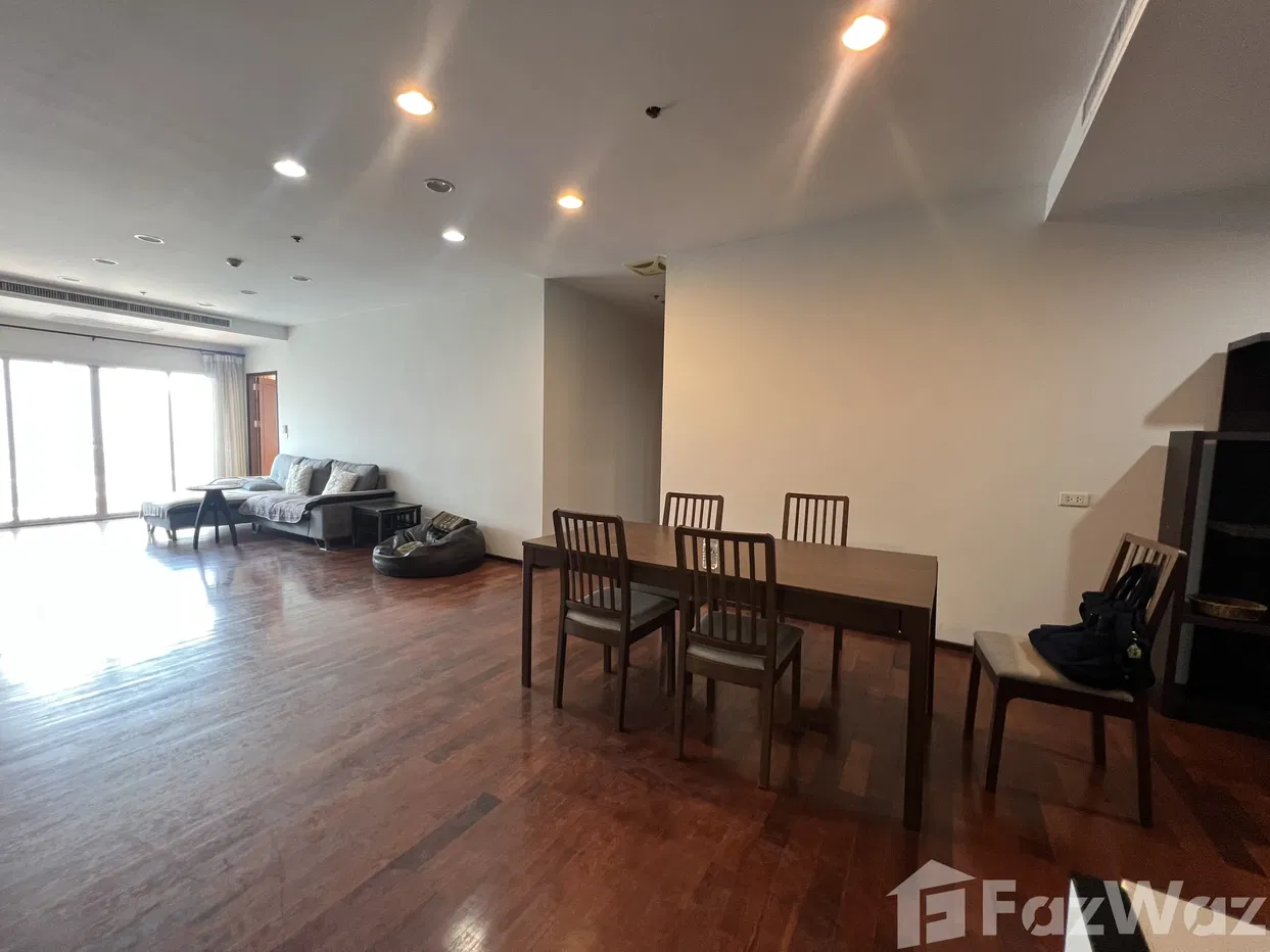 picture . 5924760 - 4/19